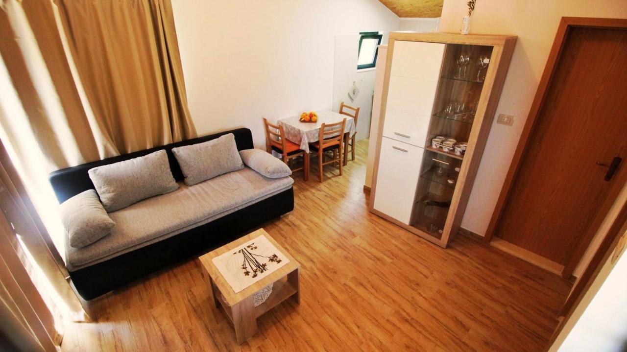 Holiday Home Jozo Omis Exterior photo