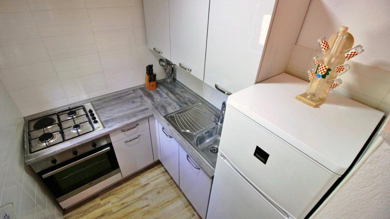 Holiday Home Jozo Omis Exterior photo